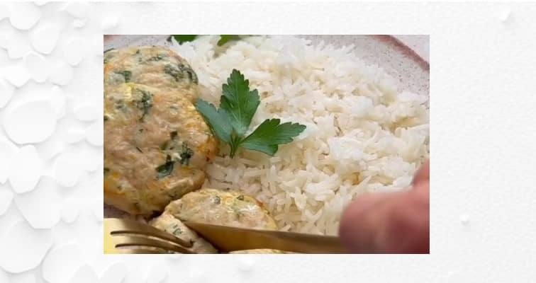 Приготовление куриных котлет с кабачком и морковью в духовке: шаг 7
