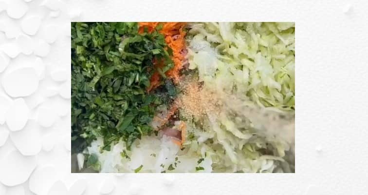 Приготовление куриных котлет с кабачком и морковью в духовке: шаг 3