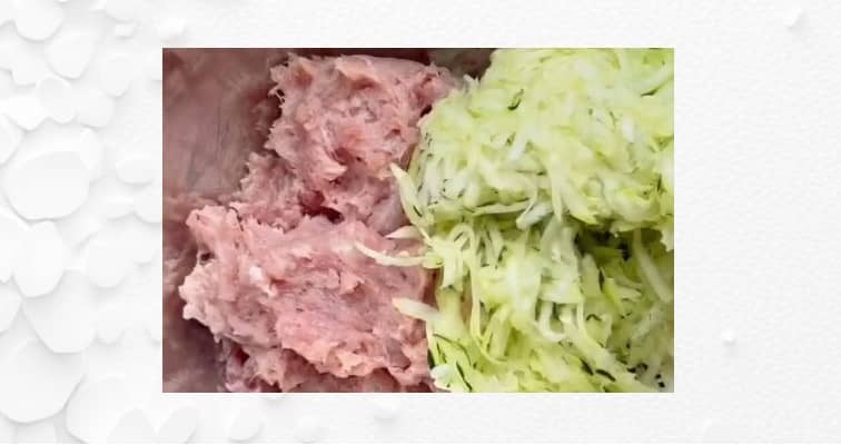 Приготовление куриных котлет с кабачком и морковью в духовке: шаг 1
