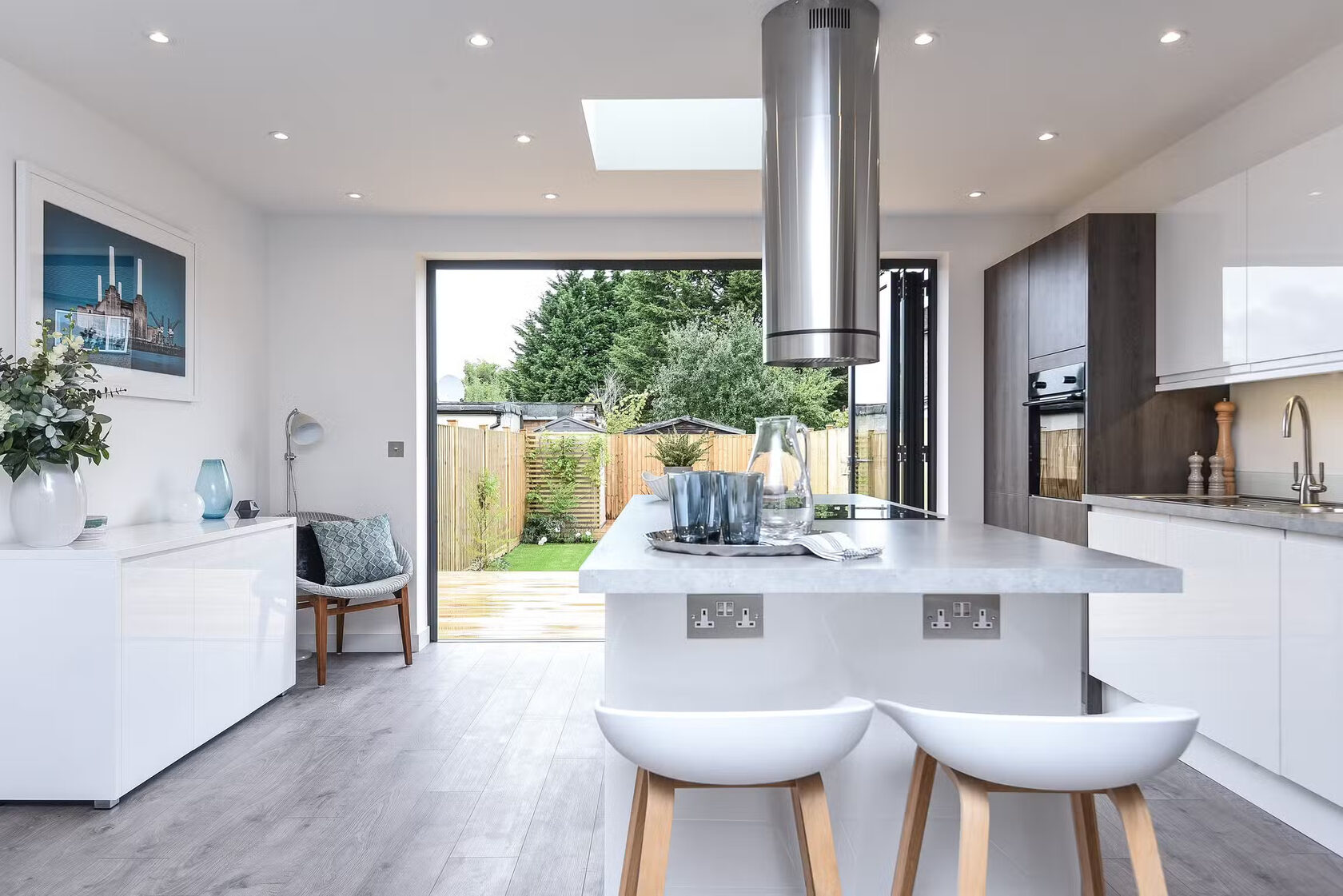 Kitchen extension. Streatham, London. Kitchen island and breakfast bar. Modern kitchen. Open bifold doors facing garden.