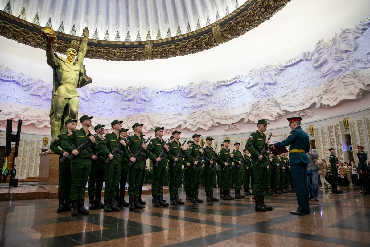 Присяга новобранцев Преображенского полка.