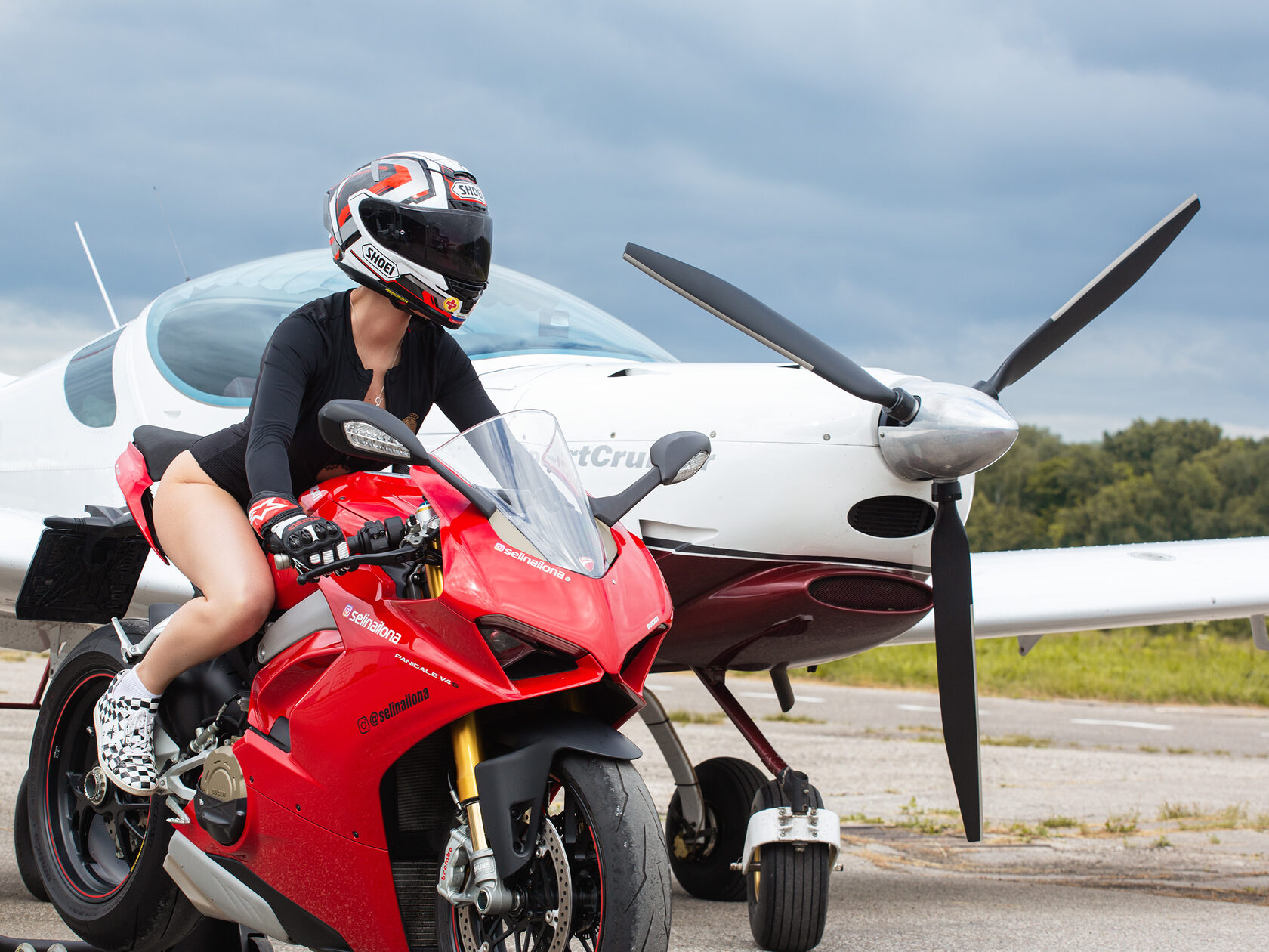 Ducati Panigale V4s, SportCruiser, poletpilot, Selina Ilona