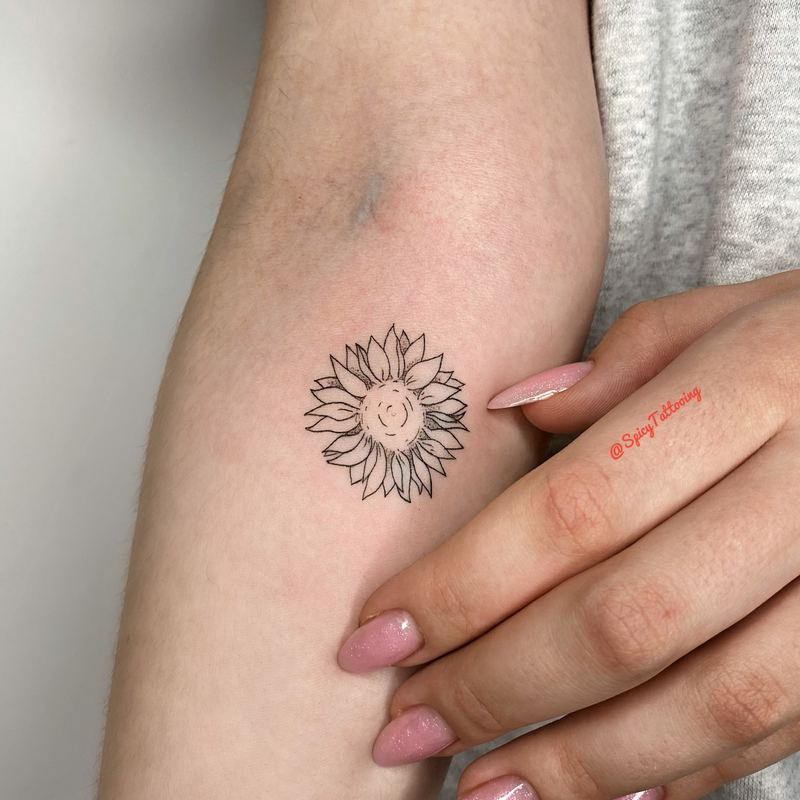 Fine Line Mini Tattoos in Berlin for 100  Spicytattooing