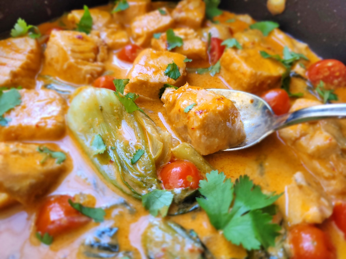 Лосось в кокосовом молоке с красным карри. Вкусный Израиль.