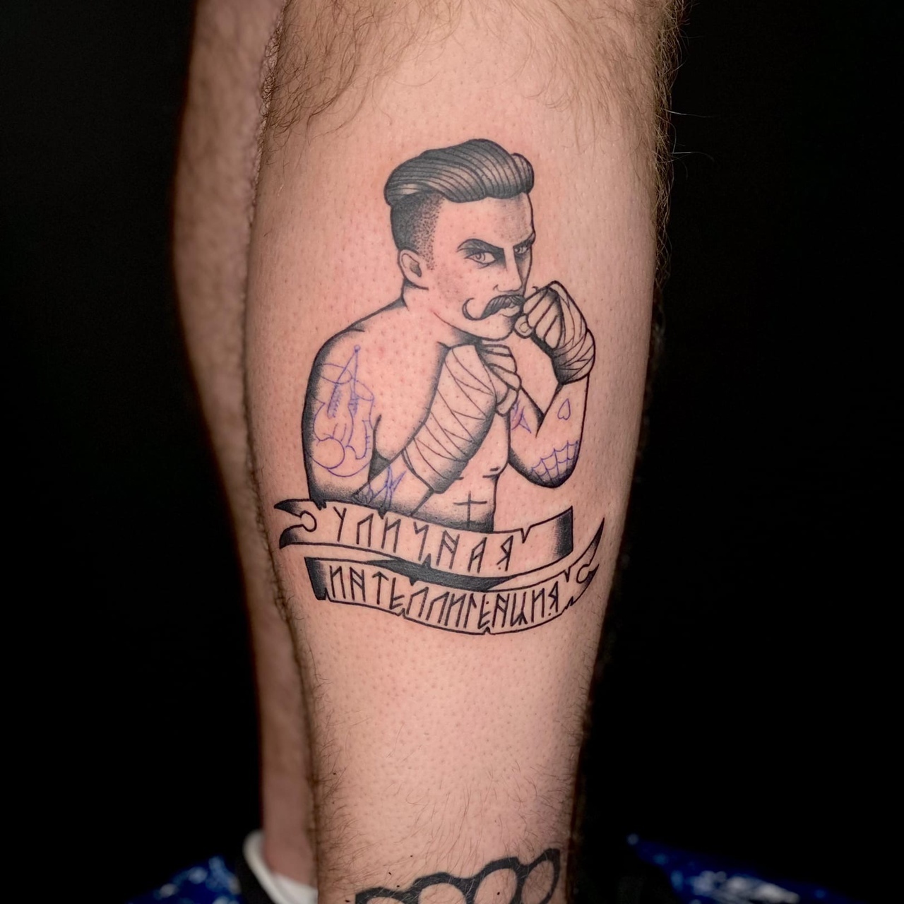 Мужской свитшот «Татуировка Боксёр в стиле Олд Скул» цвет темно-синий