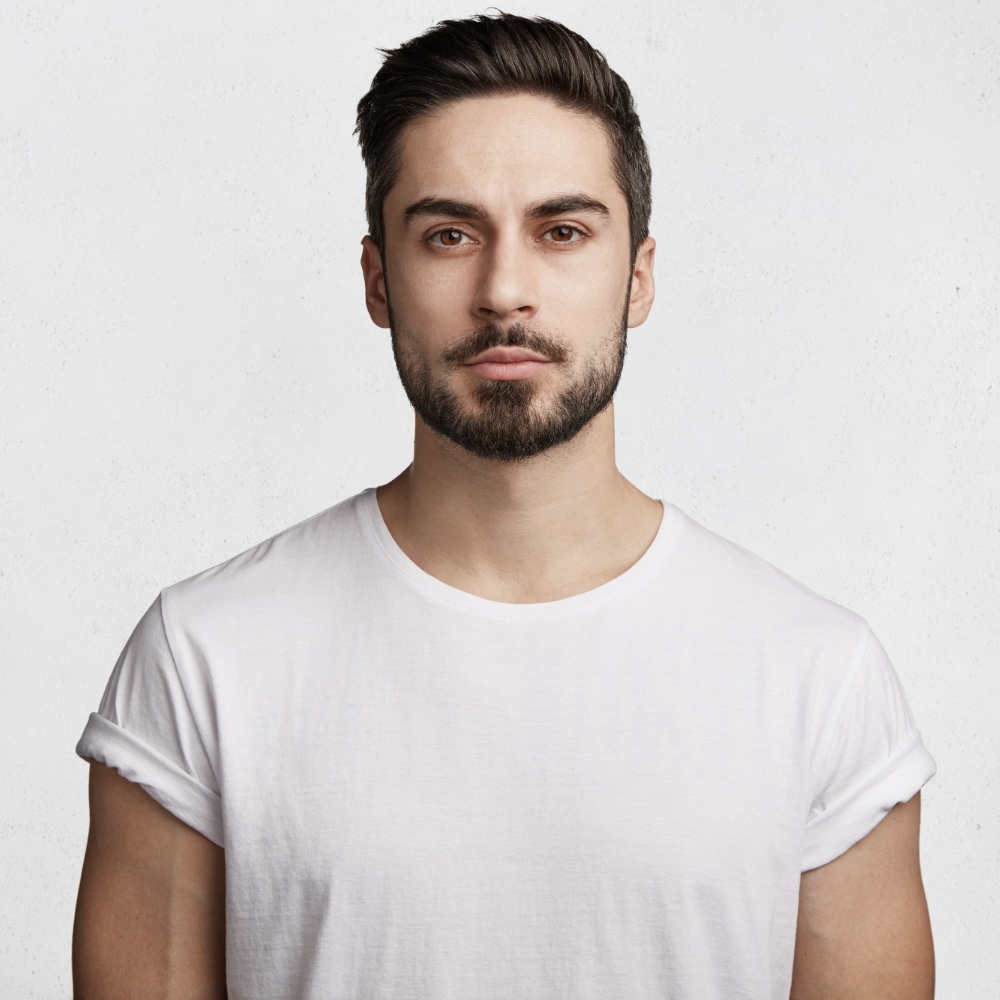 https://ru.freepik.com/free-photo/young-bearded-man-with-white-t-shirt_9724318.htm