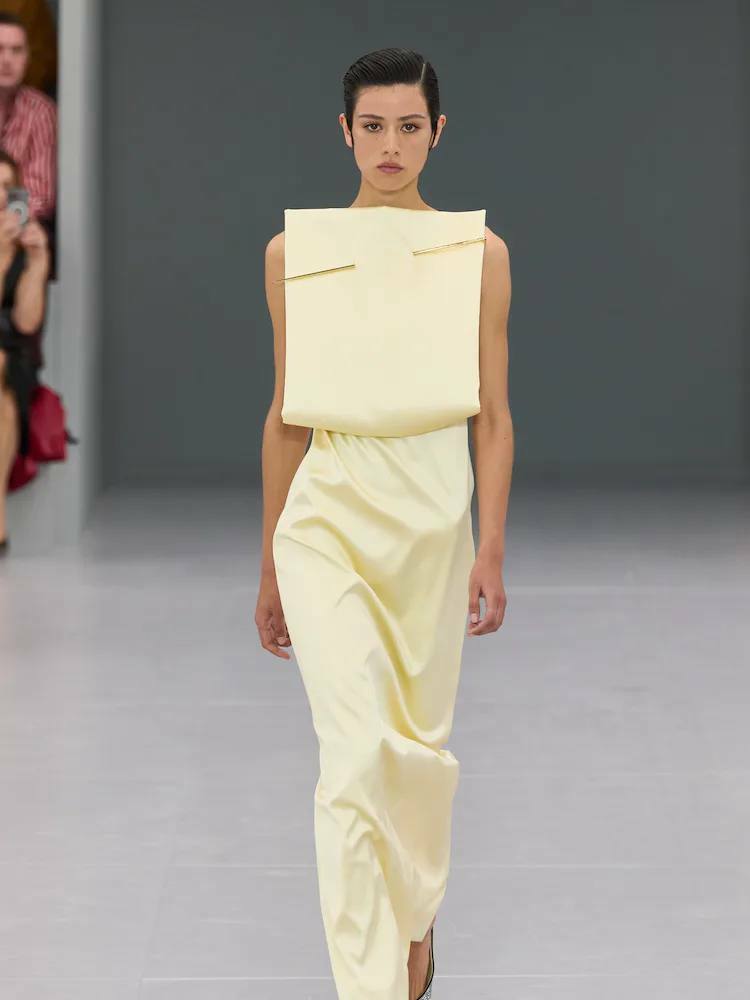 Fendi, весна-лето 2023, модные цвета, модные цвета весны 2023, весенняя палитра, модные тенденции, цветовые тренды, неон, неоновый цвет, неоновый лук