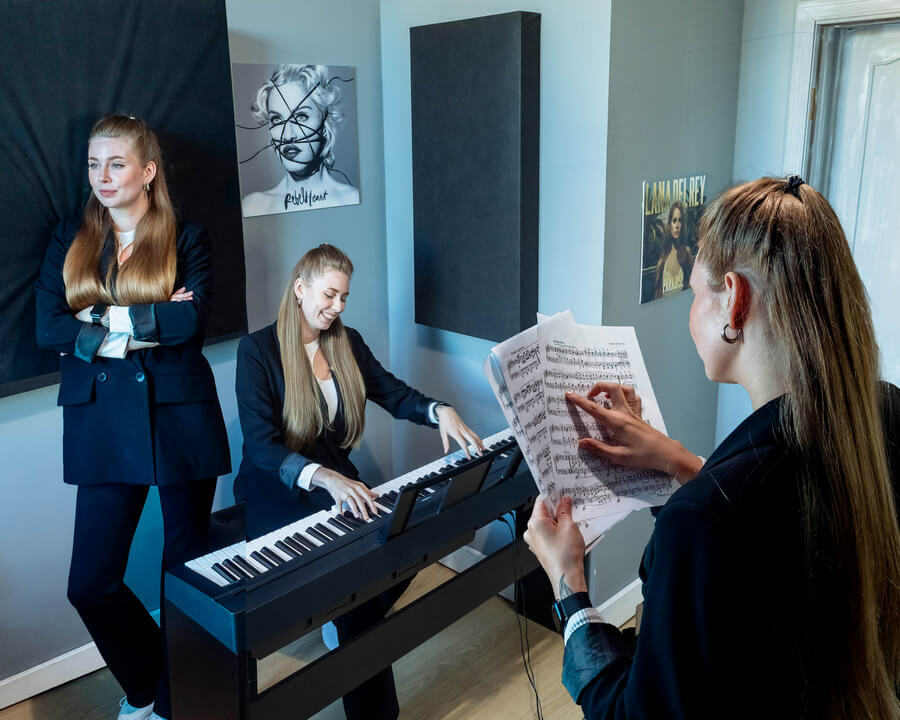 Уличные музыканты на Невском проспекте
