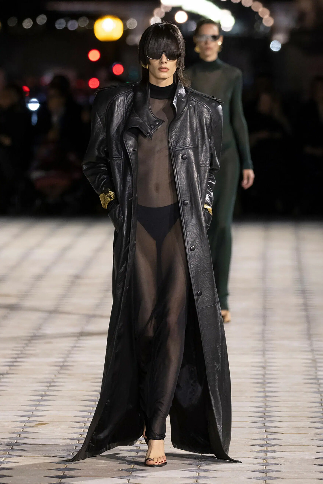 Saint Laurent, весна-лето 2023, модные цвета, модные цвета весны 2023, весенняя палитра, модные тенденции, цветовые тренды, чёрный цвет, драма, кожа